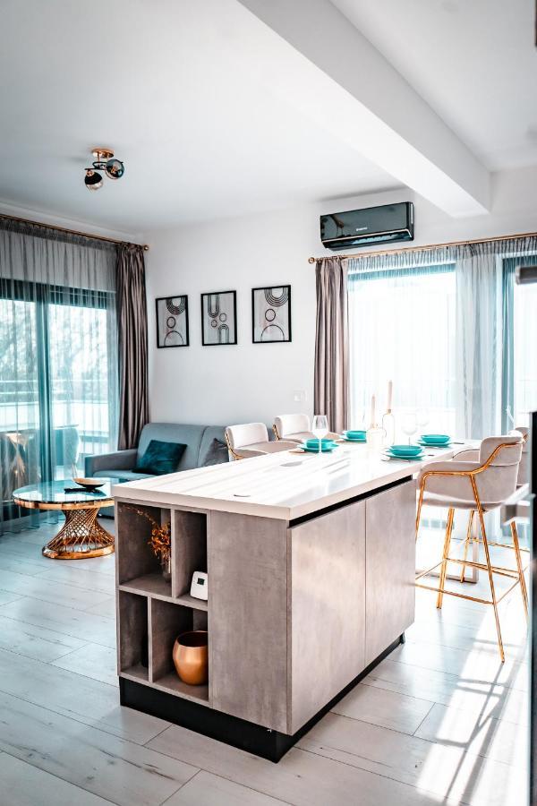 Luxury Family Apartment With Private Parking And Forest View Тимишоара Экстерьер фото