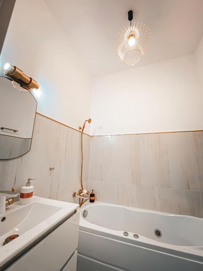 Luxury Family Apartment With Private Parking And Forest View Тимишоара Экстерьер фото